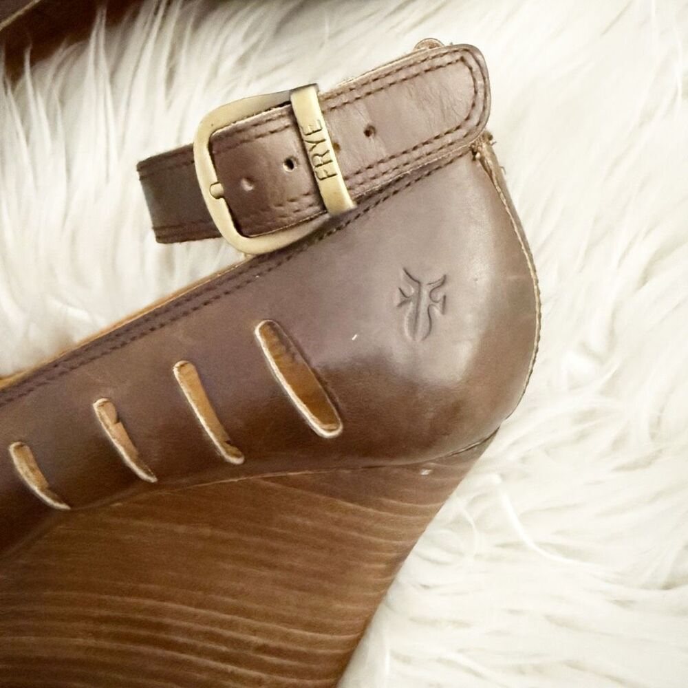 FRYE | Gwen Wedge Sandals Brown Leather Ankle Strap Peep Toe Heels | Size 6 - Picture 3 of 9
